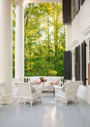 myLusciousLife.com - Verandah at historic Virginia home - pictures luscious outdoor living .jpg